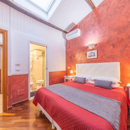 Room In Bb - Skylight Double Room In History House 로마 외부 사진
