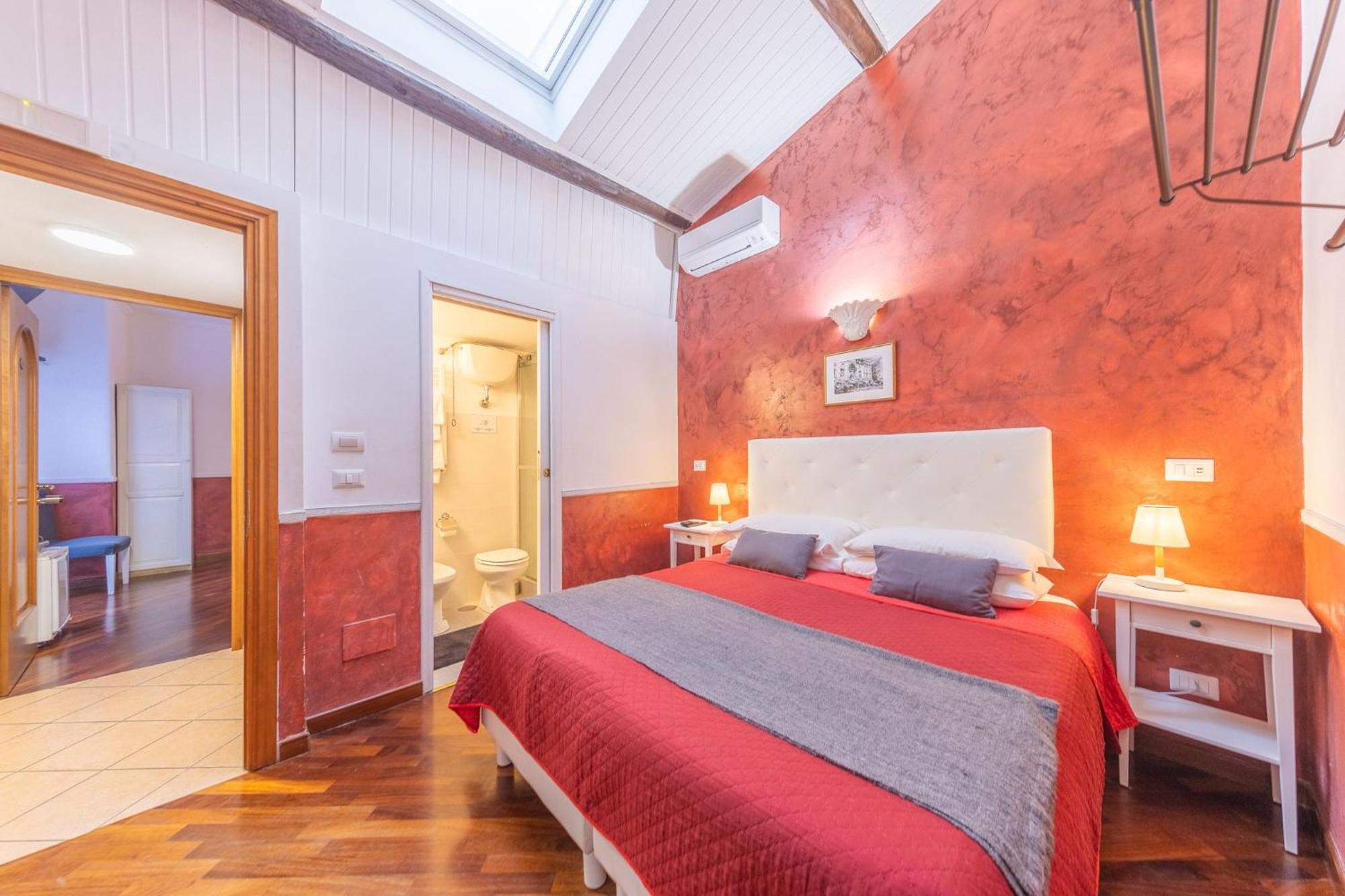 Room In Bb - Skylight Double Room In History House 로마 외부 사진