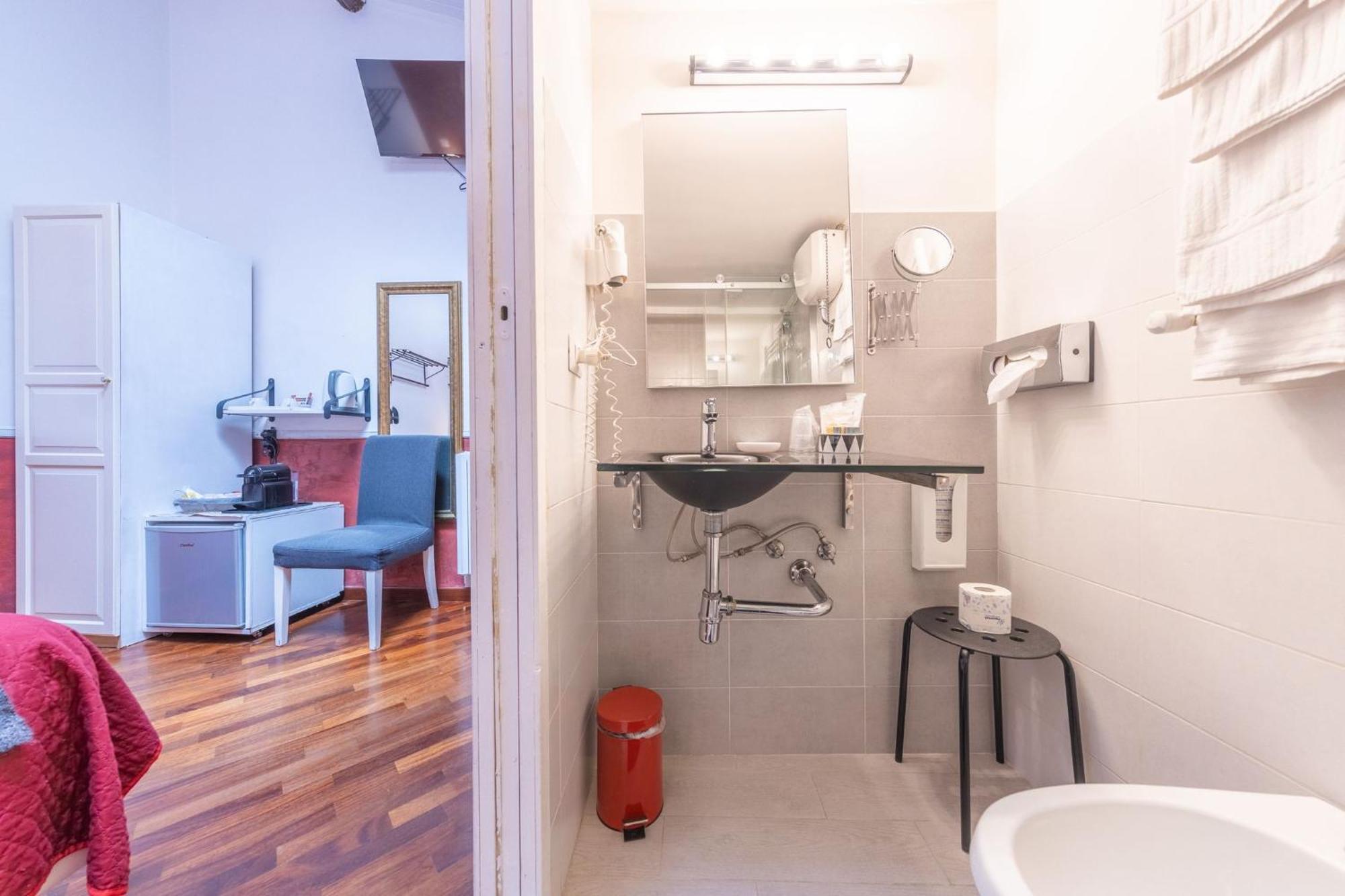 Room In Bb - Skylight Double Room In History House 로마 외부 사진