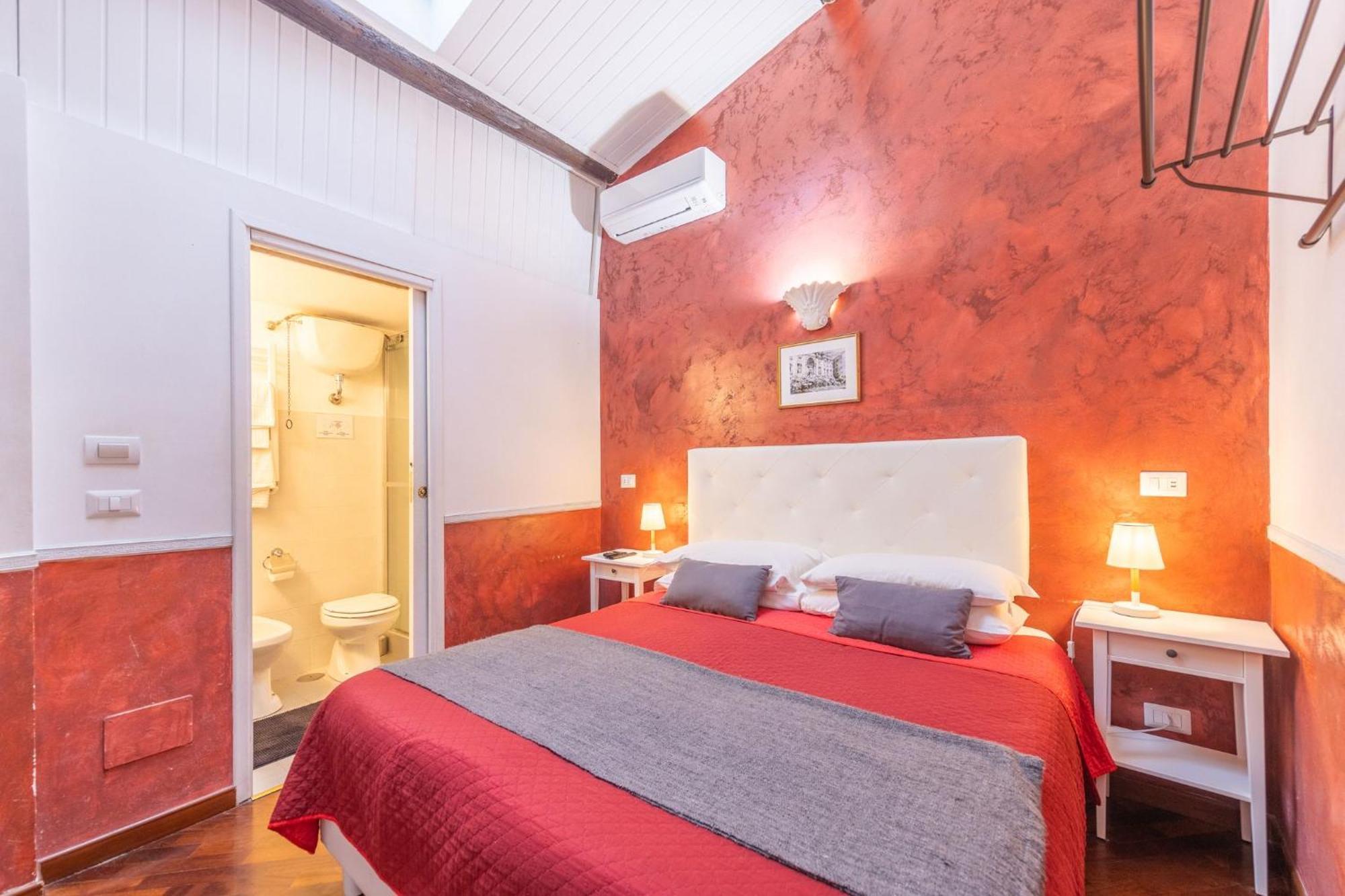 Room In Bb - Skylight Double Room In History House 로마 외부 사진